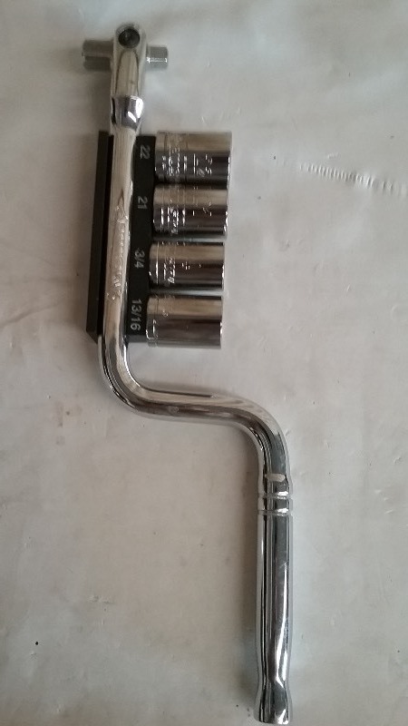 Swivel Socket Wrench and 4 Sockets