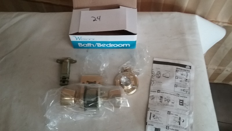 5 Count Weslock Bath and Bedroom Door Knobs