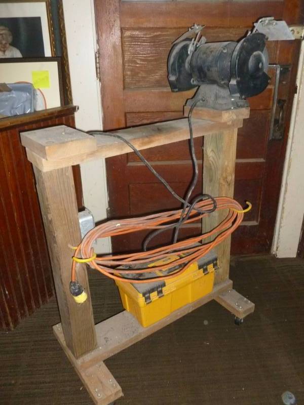 lot 4 image: Bench Grinder
