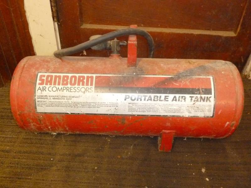 lot 8 image: Air Tank