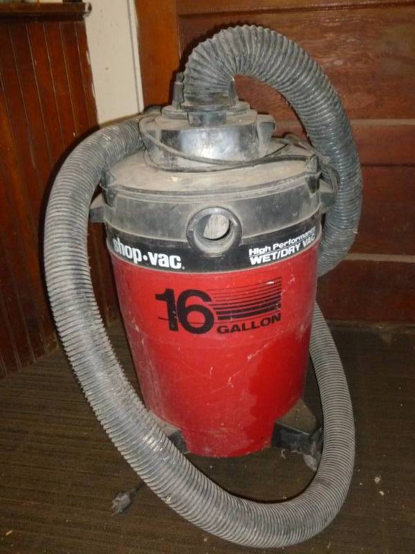 lot 9 image: Shop Vac