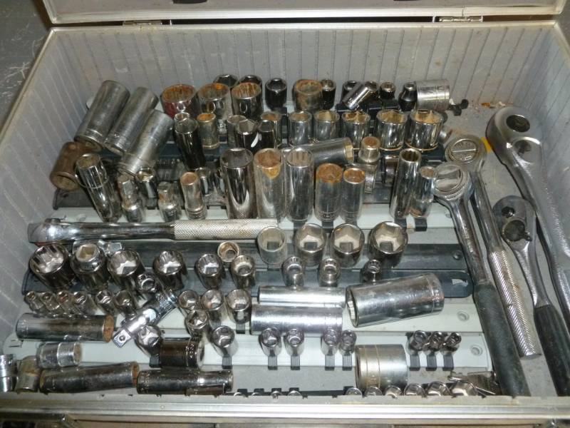 lot 13 image: Sockets