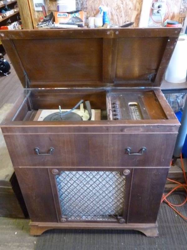 lot 16 image: Vintage Stereo