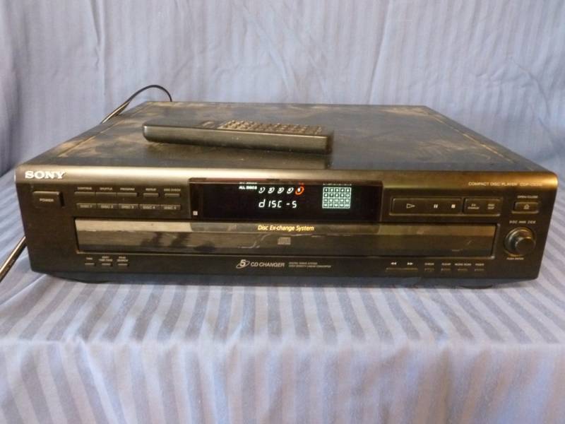 lot 24 image: Sony CD Player