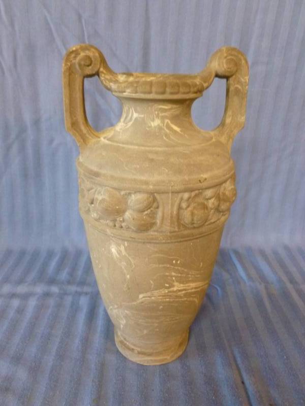 lot 27 image: German Vase