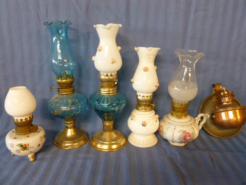 lot 36 image: Vintage Oil Lamps