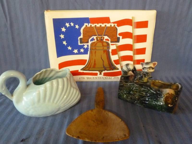lot 39 image: Vintage Items