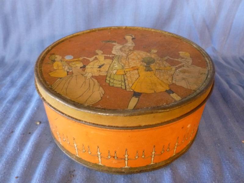 lot 87 image: Vintage Metal Container