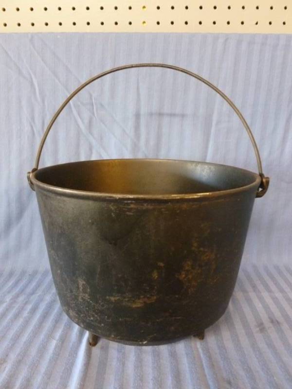 lot 108 image: Cast Iron Pot