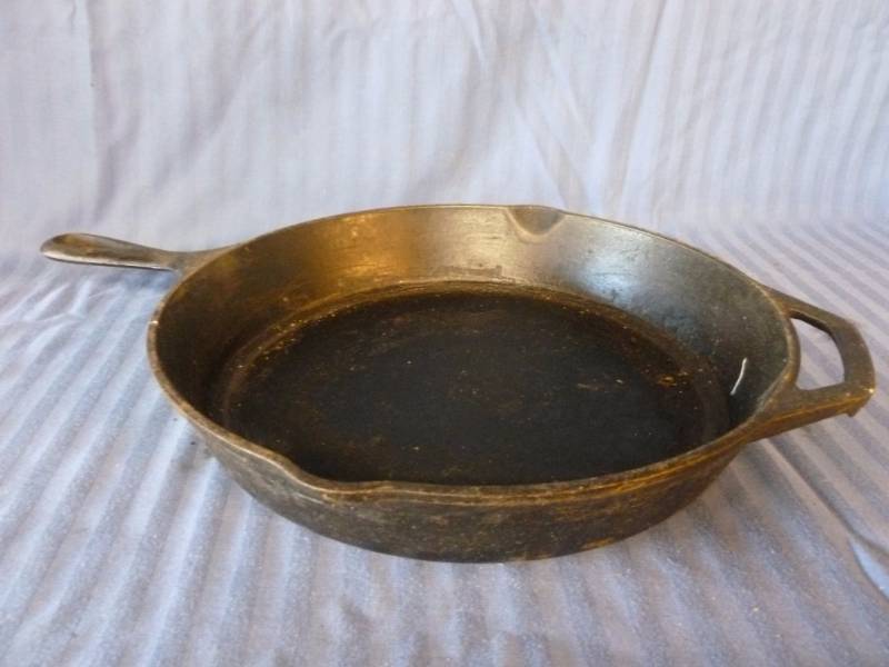 lot 110 image: Cast Iron Pan