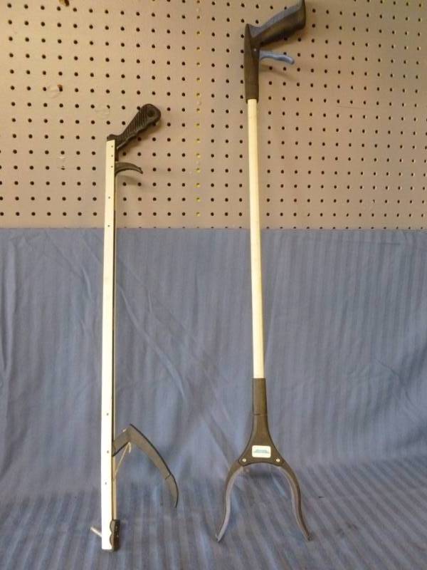 lot 114 image: Grabber Tool