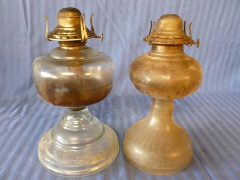 lot 115 image: Vintage Oil Lamps