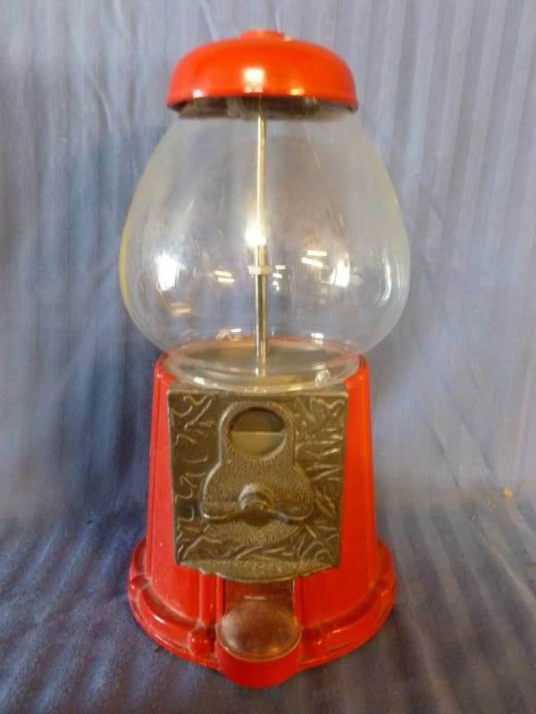lot 119 image: Gumball Machine
