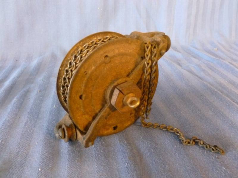 lot 134 image: Antique