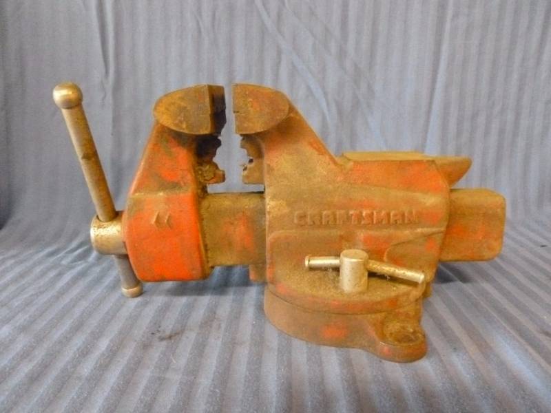 lot 137 image: Bench Vise