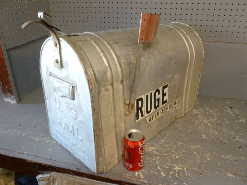 lot 151 image: Vintage Mailbox