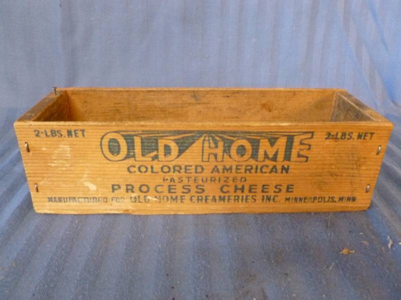 lot 178 image: Vintage Cheese Box
