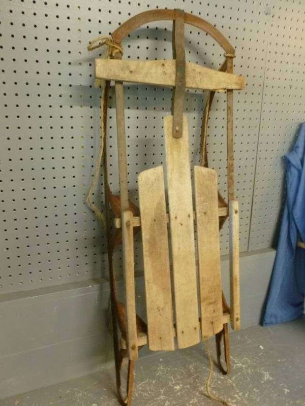 lot 180 image: Vintage Runner Sled