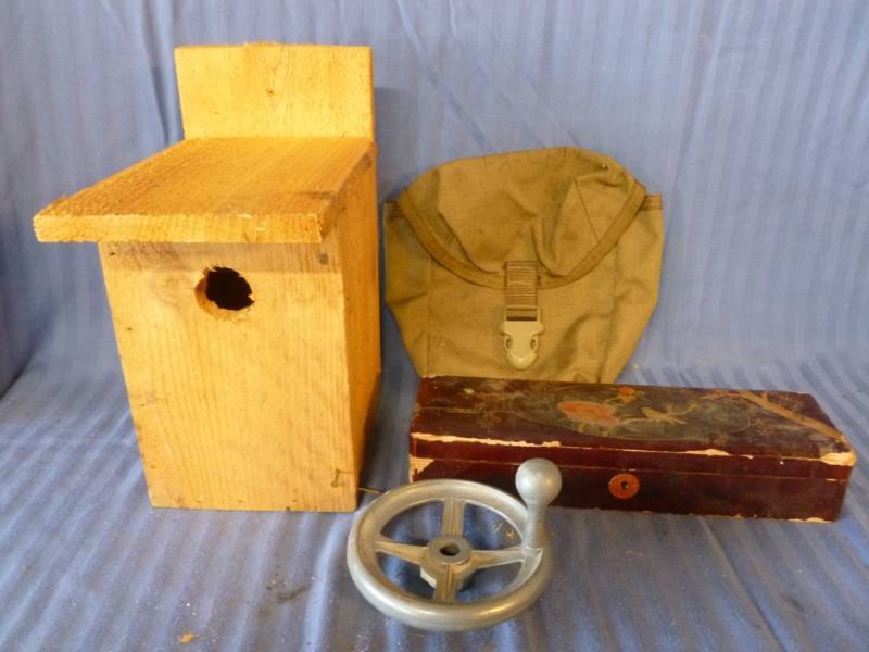 lot 186 image: Vintage Items