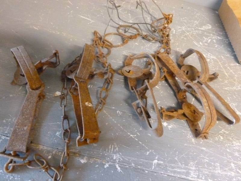lot 190 image: Vintage Traps
