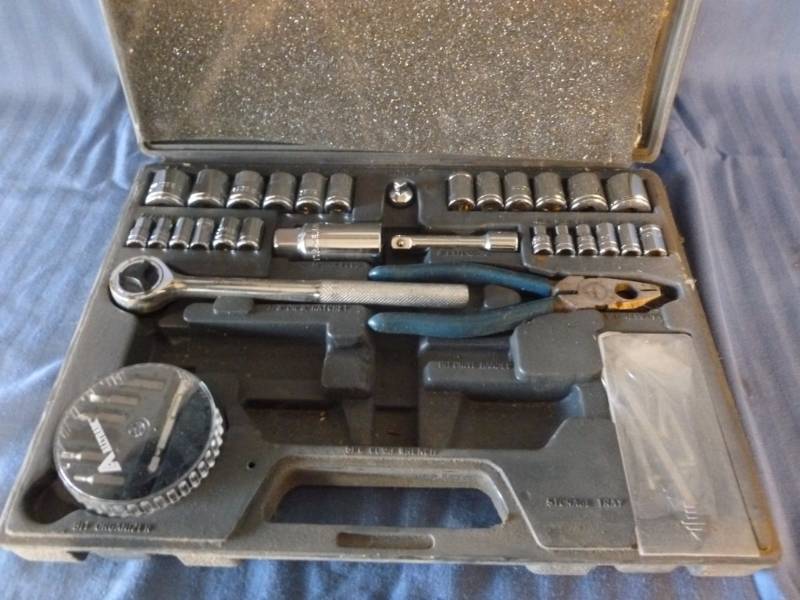 lot 203 image: Tool Set