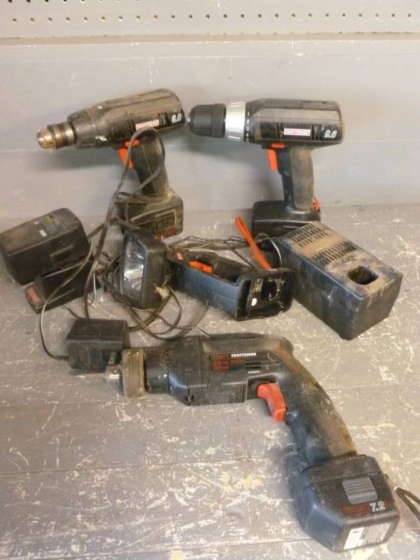 lot 213 image: Cordless Tools