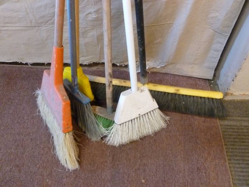 lot 217 image: Brooms