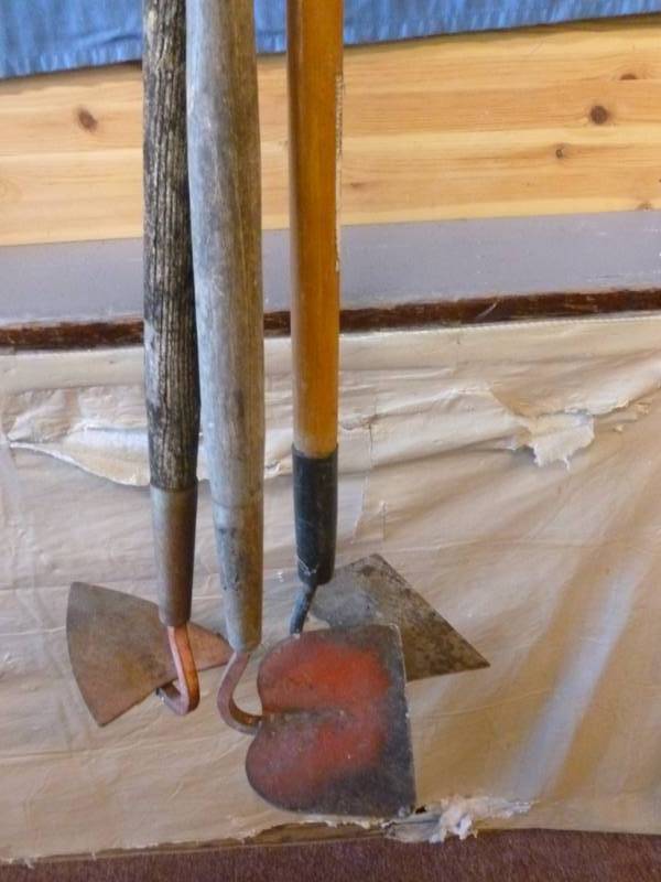 lot 218 image: Garden Tools