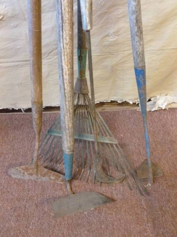 lot 219 image: Lawn And Garden Items
