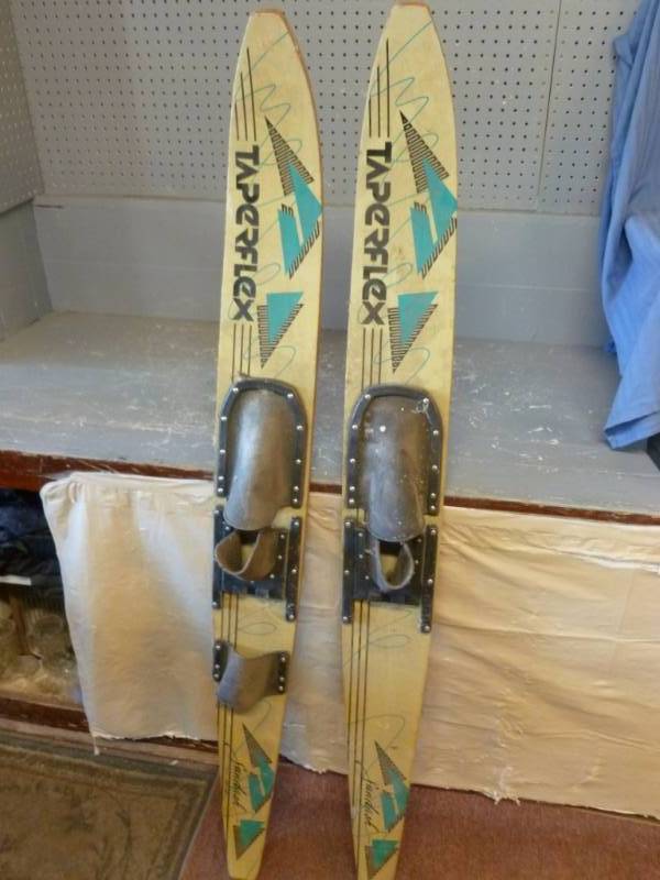 lot 223 image: Water Skis