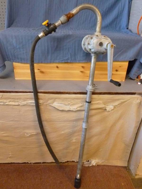 lot 224 image: Barrel Oil Pump