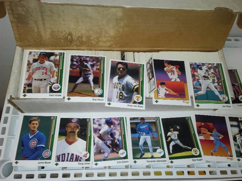 lot 8 image: 1991 Upper Deck, 13 inches of cards, (Approx. 750