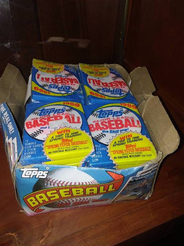 lot 11 image: 1989 Topps Display Box with 24 wax packs