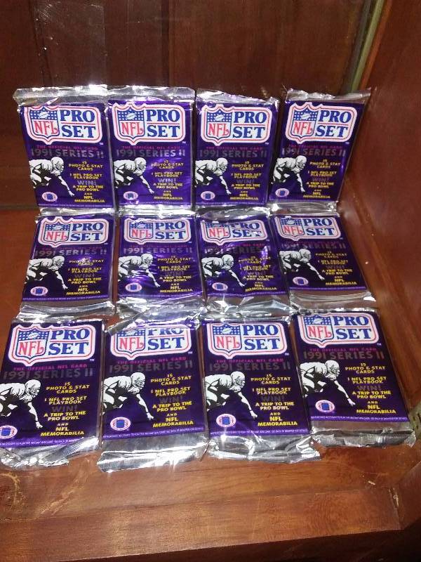 lot 12 image: NFL Pro Set Football Cards