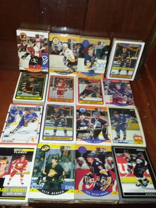 lot 17 image: Repacks NHL Hockey Cards (16) - Stars about 700 cards