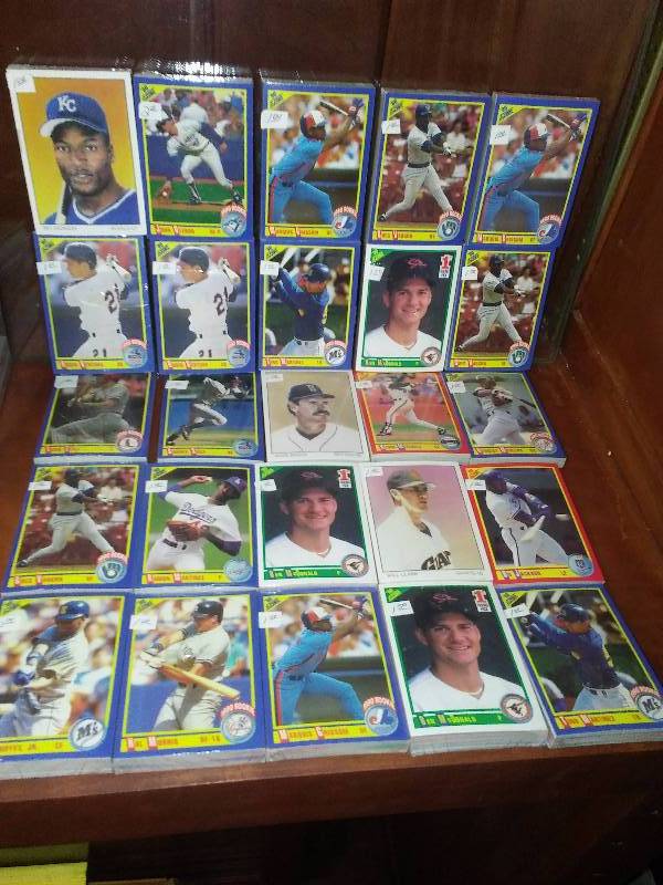 lot 21 image: Score 1990 Repacks (25) MLB Baseball, 660 cards