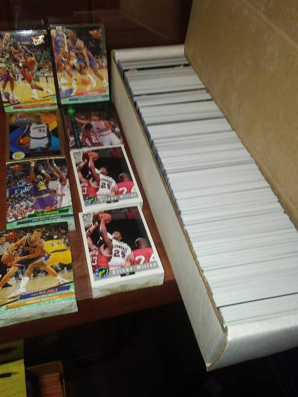 lot 24 image: NBA Basketball Trading Cards (approx. 1000)