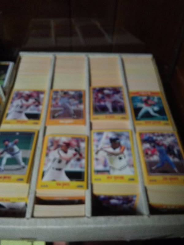 lot 29 image: 1988 Score Baseball MLB Cards approx. 2600