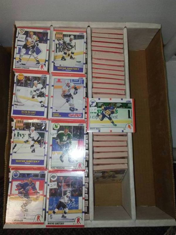 lot 32 image: Score NHL Hockey Cards approx. 2000 cards,