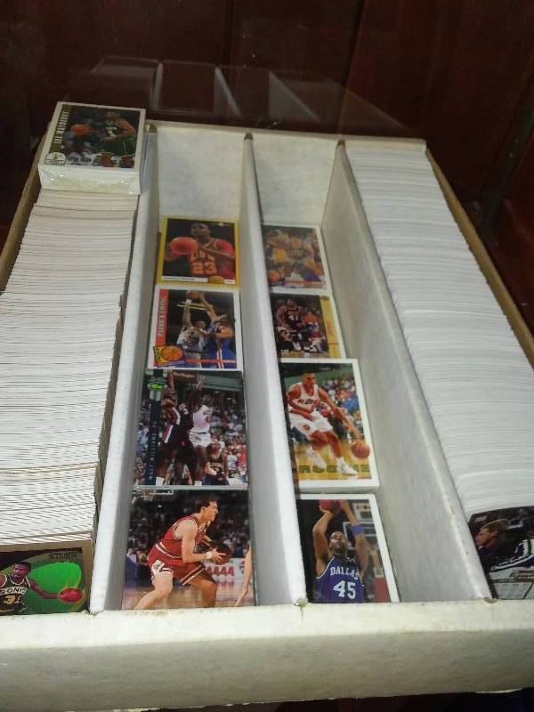 lot 35 image: NBA Basketball Cards, approx. 1700 cards, 1990 Sky Box, Upper Deck, Stadium Club