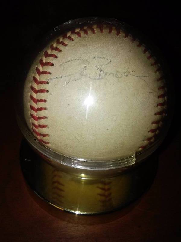 lot 37 image: 1991 Pat Border signed autographed Baseball, with 1991 Upper Deck card.