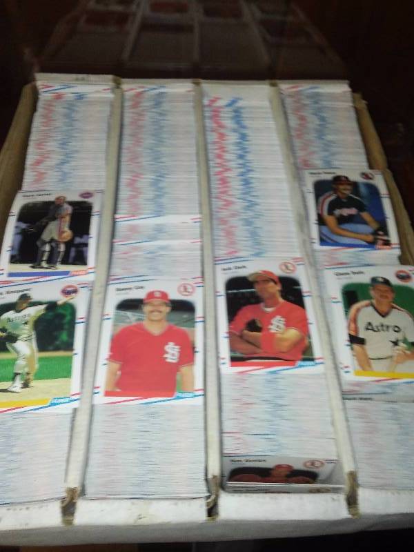 lot 47 image: Fleer 1988 Baseball Cards MLB, 2900 cards