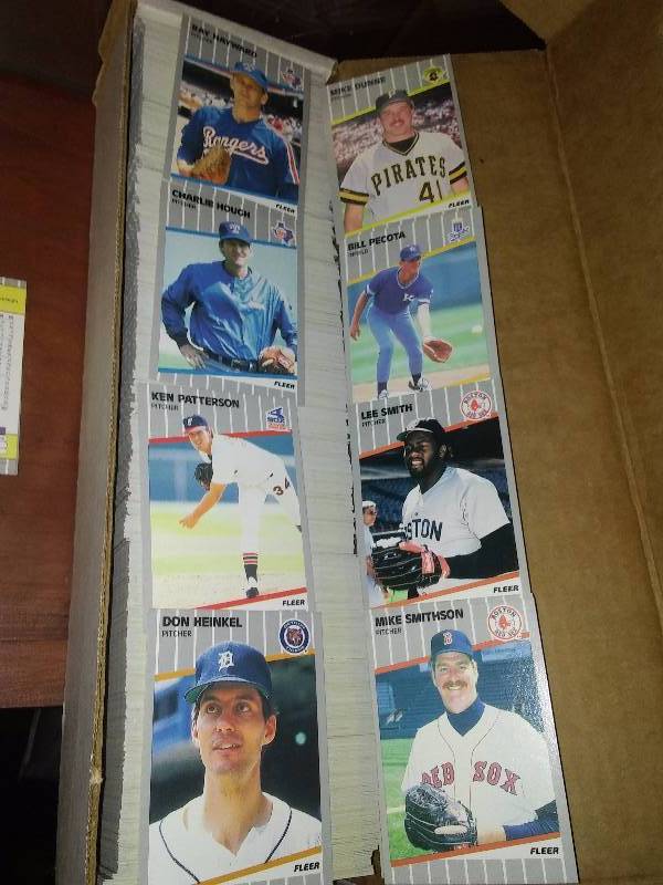 lot 52 image: Fleer 1989 Baseball MLB about 750