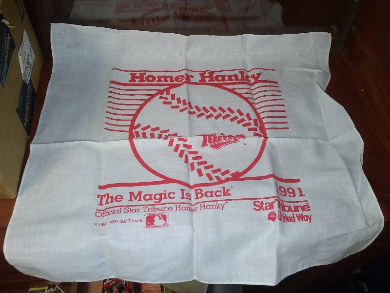 lot 55 image: 1991 MN Twins Homer Hanky, Star