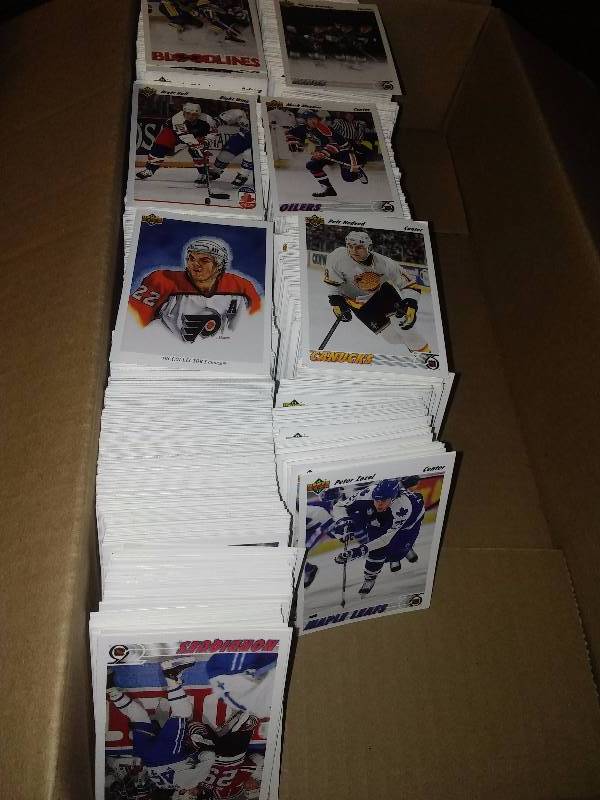 lot 62 image: Upper Deck 91-92 NHL Hockey Cards about 1,500,