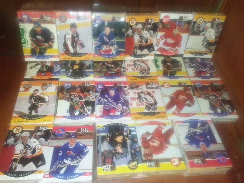 lot 69 image: 1990 Pro Set Hockey NHL Cards approx. 980 cards
