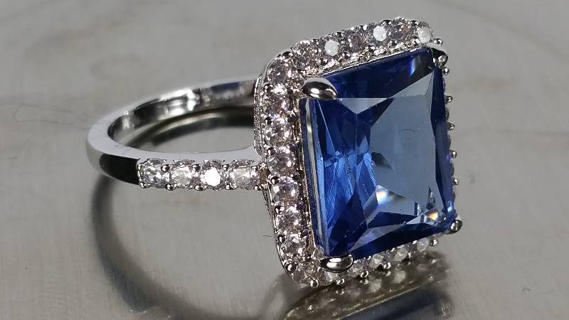 5.85 CT Tanzanite Estate Ring