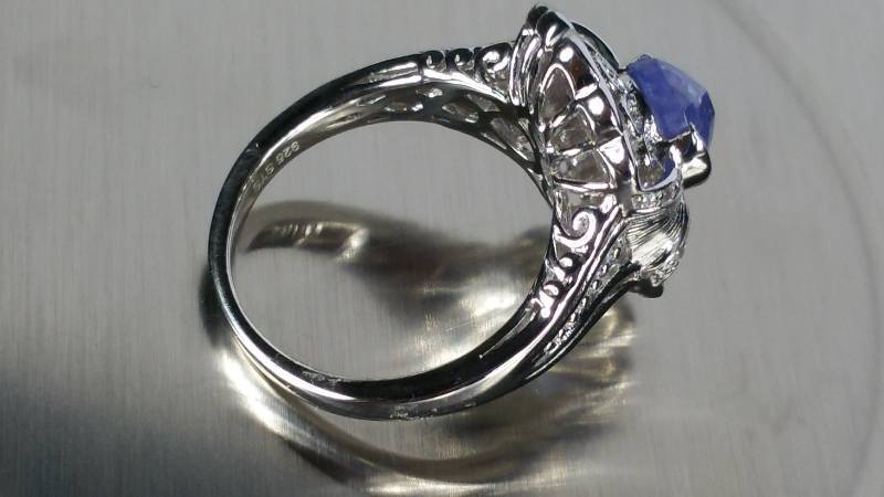 2 CT Genuine Tanzanite Estate Ring