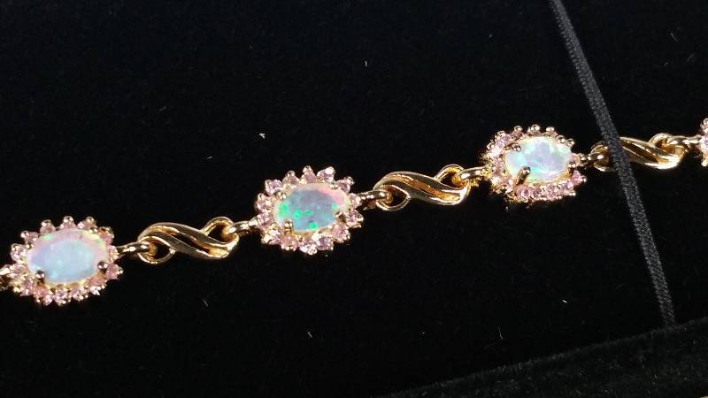 4 CT Opal Estate Bracelet