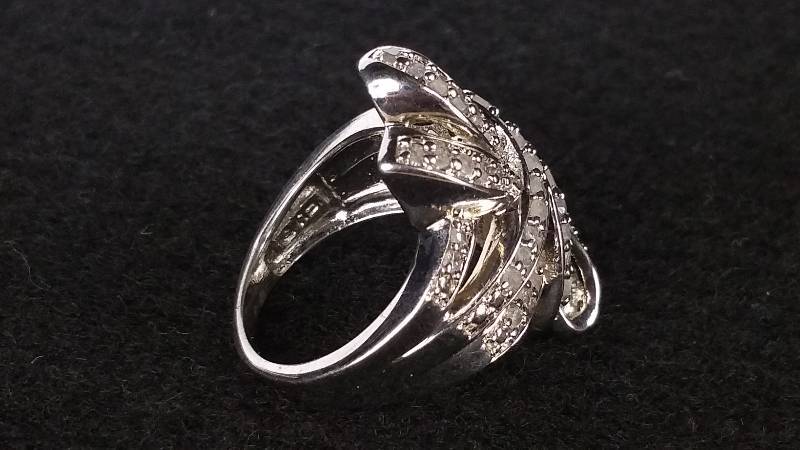 1.25 CT Fancy Ribbon Diamond Dinner Ring